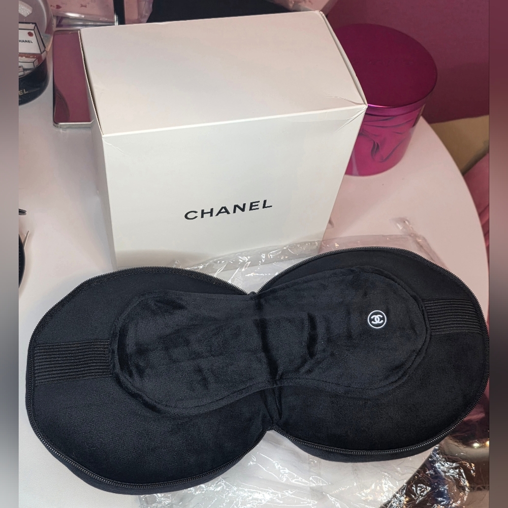NEW Chanel Beauté CC Travel Eye Mask/Neck Pillow! - Picture 6 of 11